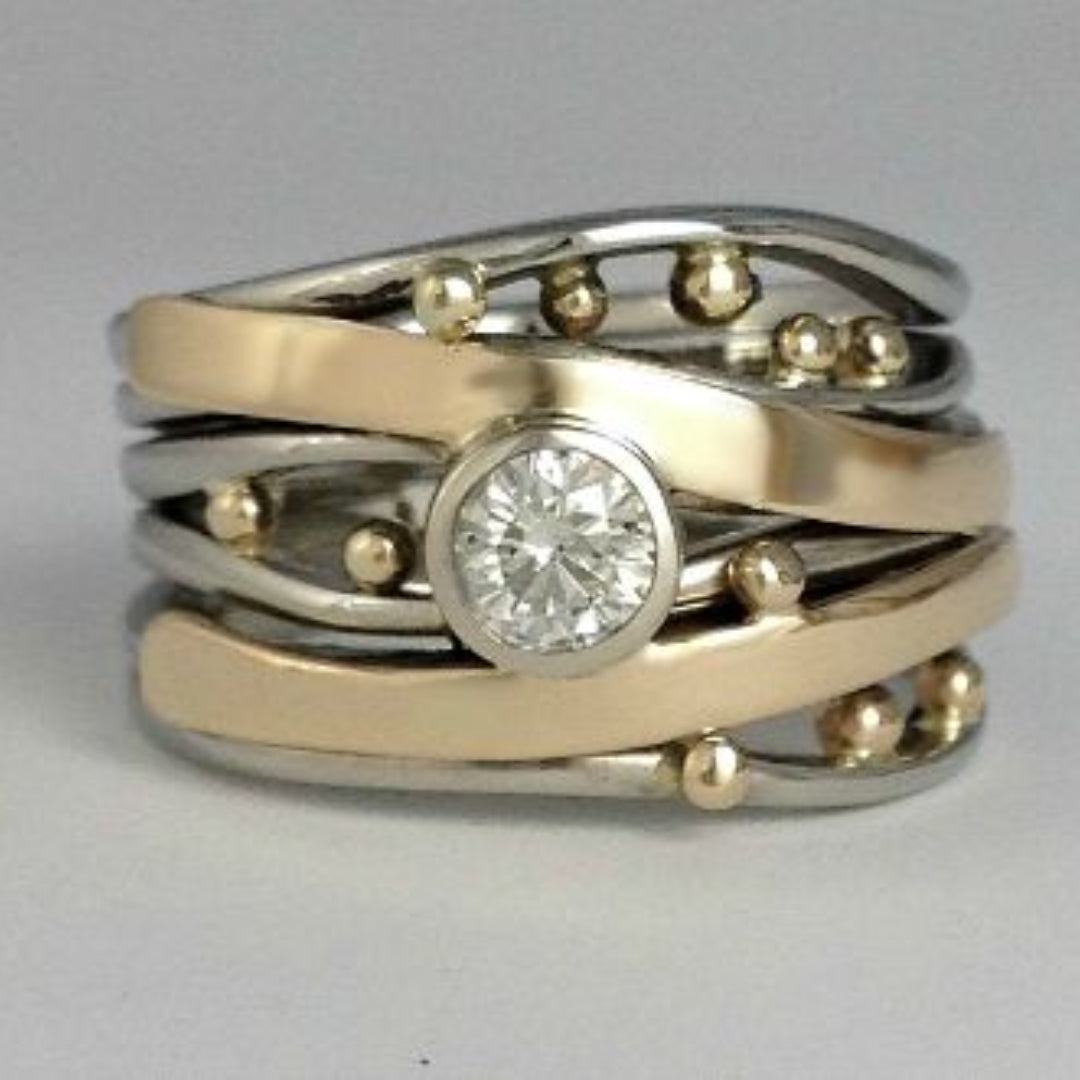 Bague élégante ornée de zircones en teinte or antique