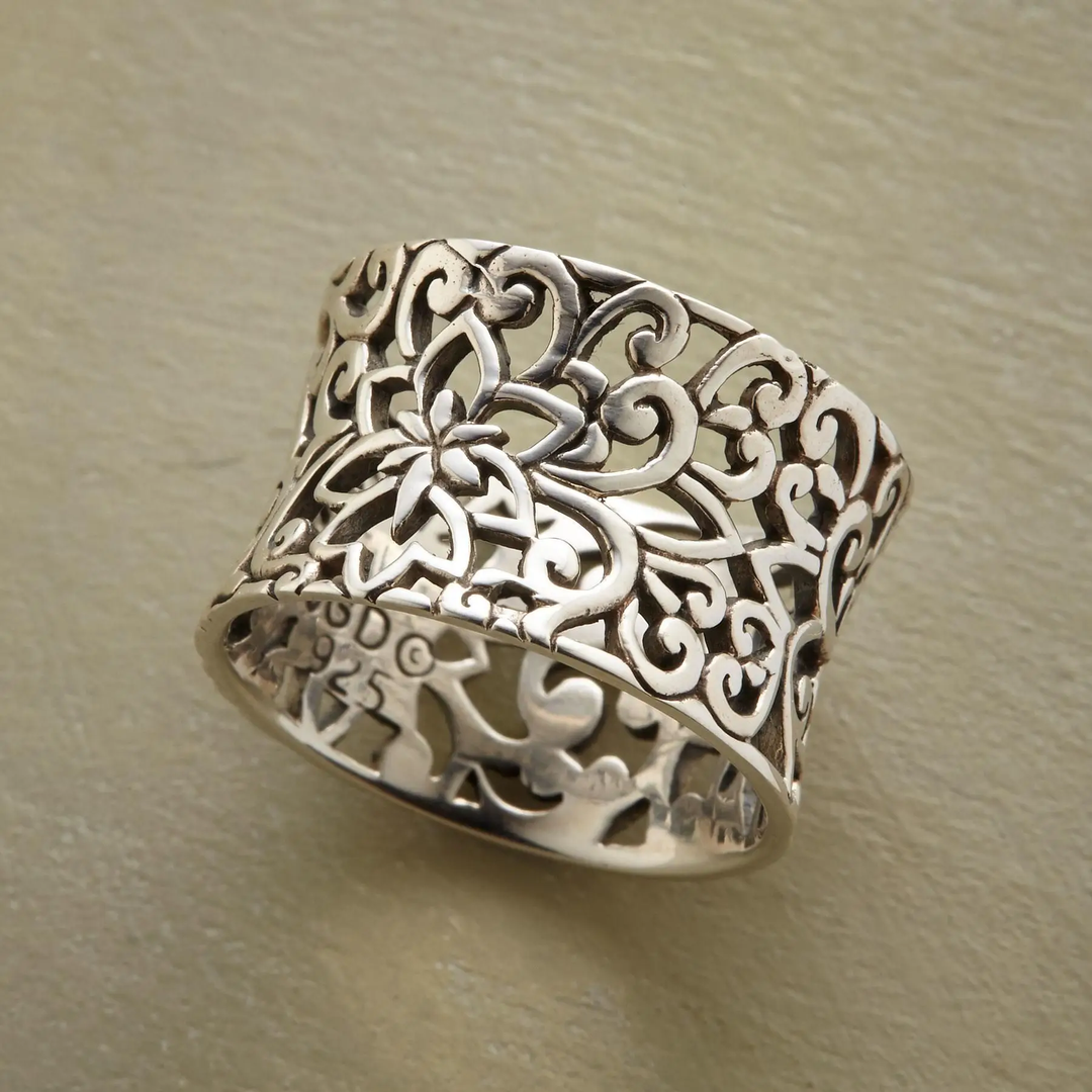 bracelet avec motif vintage en argent et design unique