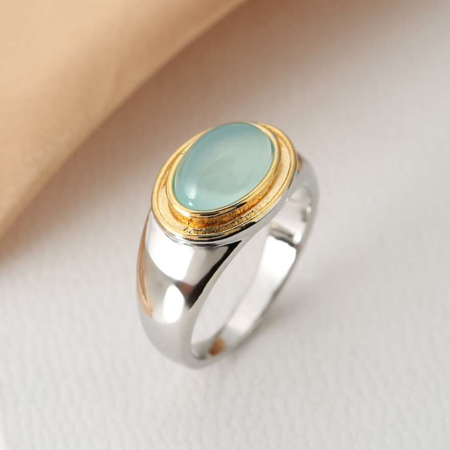 Bague vintage élégante en grenat vert pour un style sophistiqué