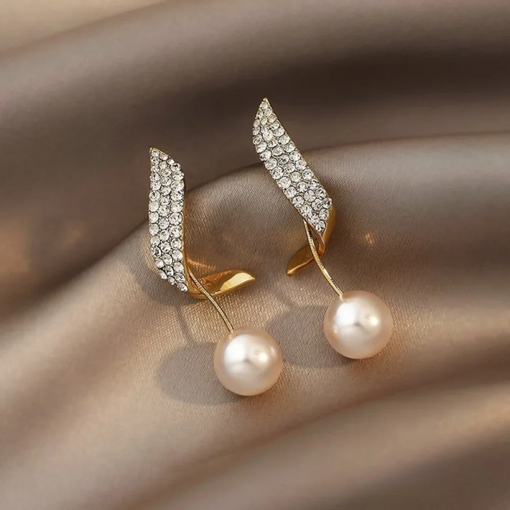 Boucles d'oreilles en or avec perles en forme de goutte élégantes