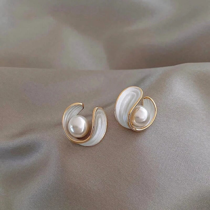 Boucles d'oreilles en or avec opale blanche de luxe et perles élégantes