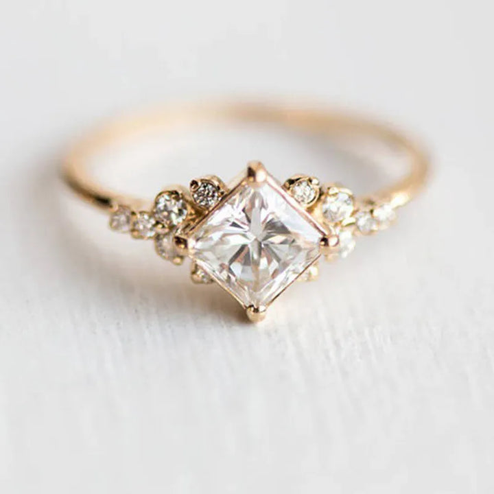Karen - Élégante bague Queen Delysian raffinée