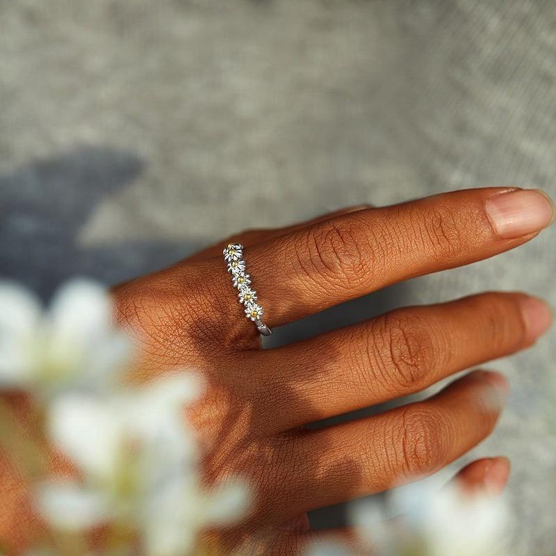 Botanique - Bague en argent réglable avec une marguerite