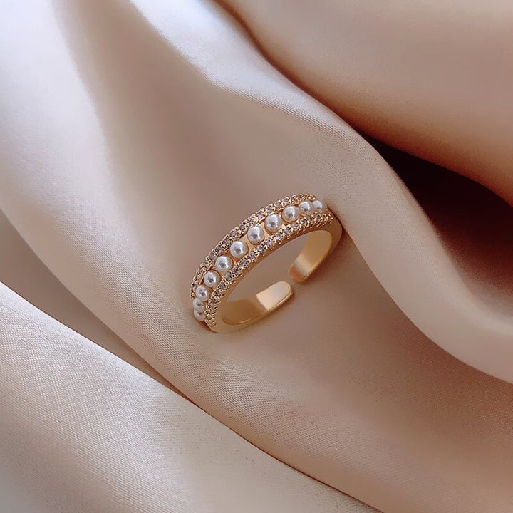 Bague de luxe en perles et or au design exclusive élégante
