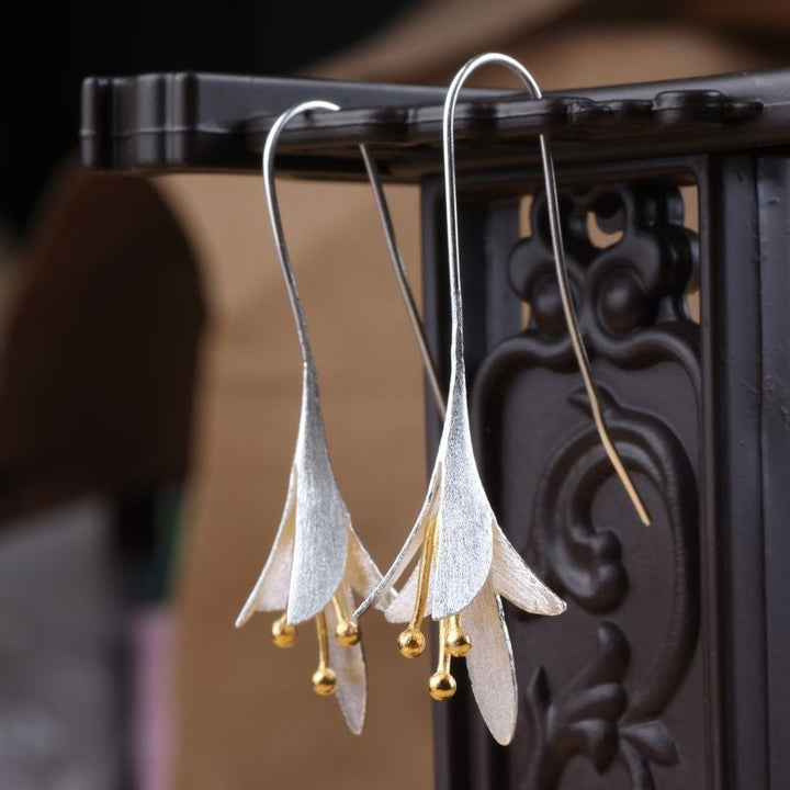Blossom - Boucles d'oreilles florales en argent élégantes pour un look stylé