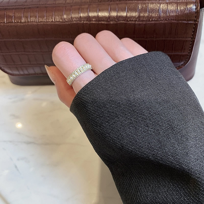 Bague de luxe en perles et or au design exclusive élégante