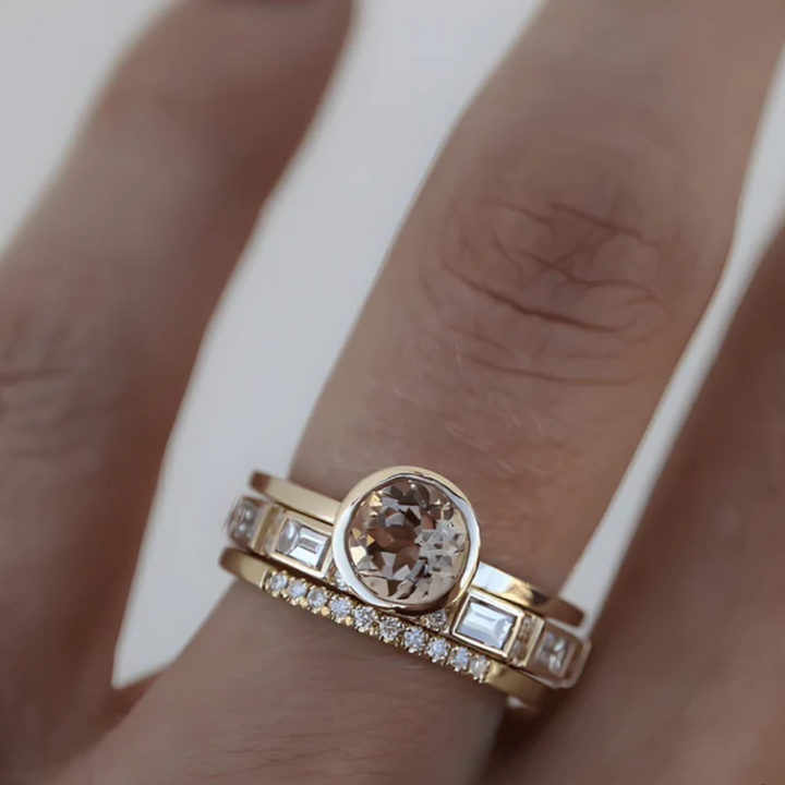 Bague en or élégante avec incrustation de cristal raffinée