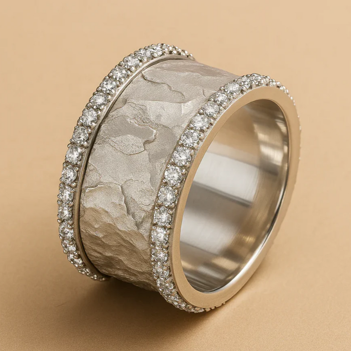 Bague en argent vintage ornée de zircons