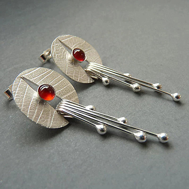 Boucles d'oreilles élégantes et exquises en pierre rouge