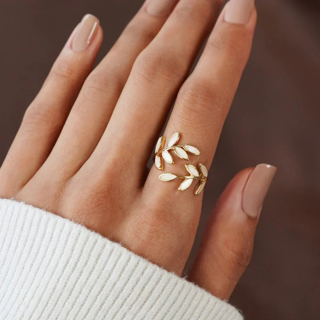 Bague ajustable en opale blanche pure - Bijou élégant et stylé pour toutes les occasions