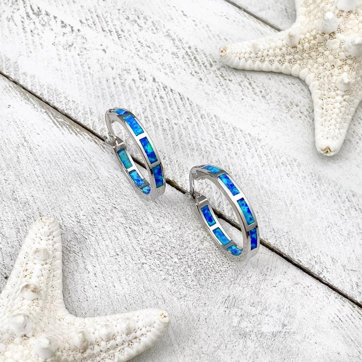 Boucles d'oreilles élégantes en argent et opale inspirées de l'océan pour un look luxueux