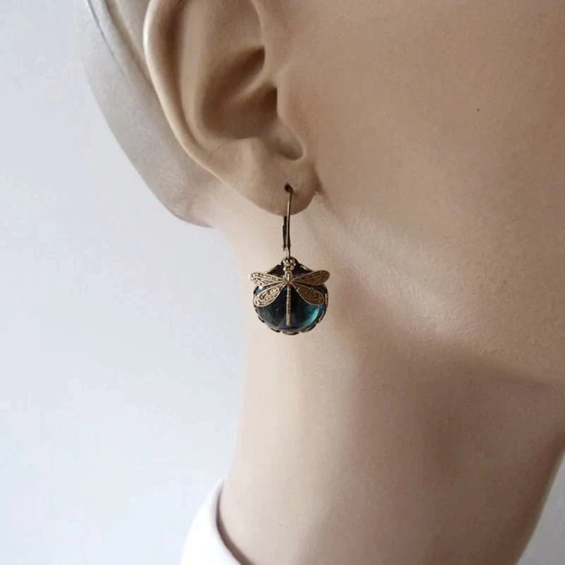 Boucles d'oreilles en or antique avec libellule