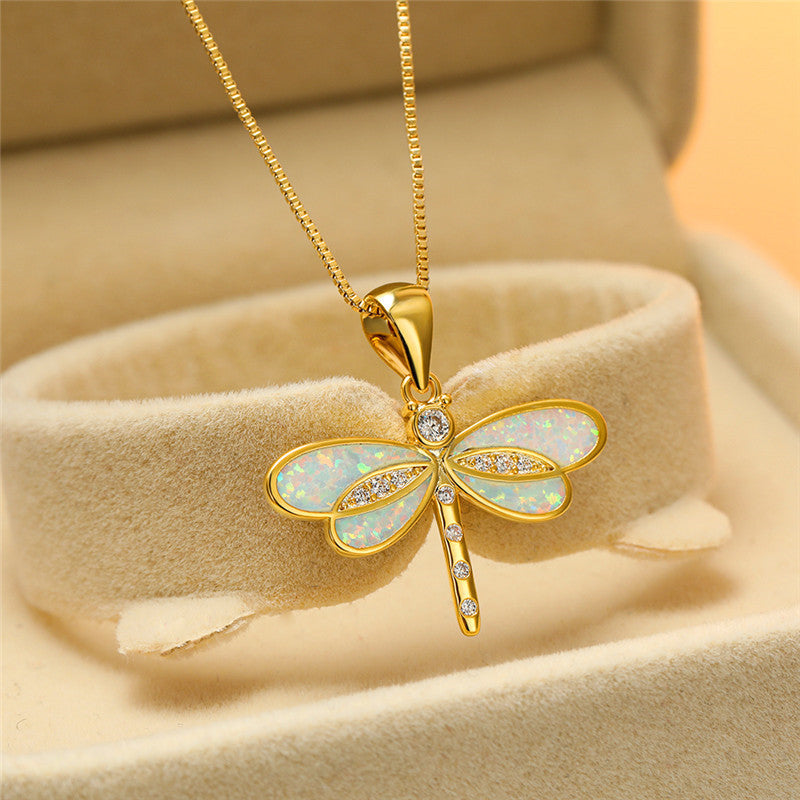 Collier doré élégant avec une famille d'oiseaux et de l'opale pour un style exceptionnel