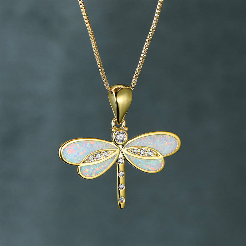 Collier doré élégant avec une famille d'oiseaux et de l'opale pour un style exceptionnel