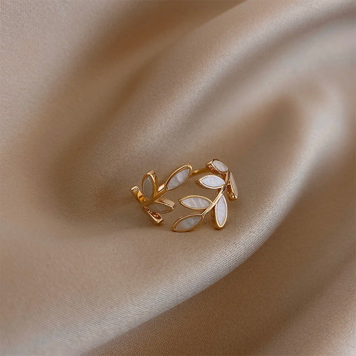 Bague ajustable en opale blanche pure - Bijou élégant et stylé pour toutes les occasions