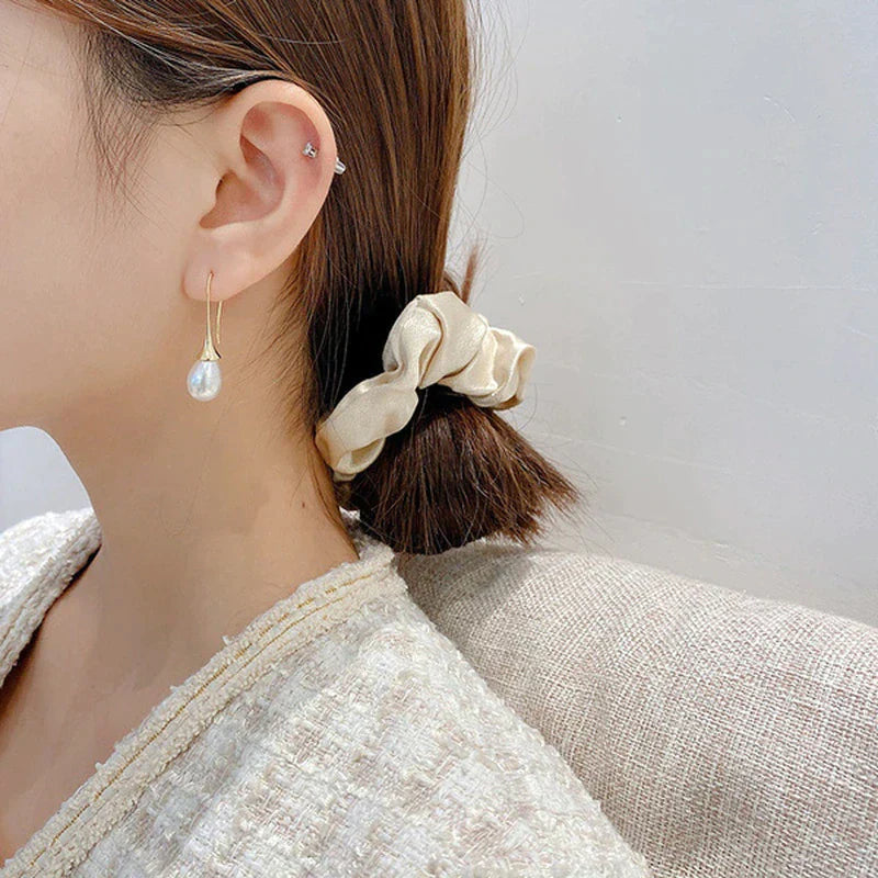 Boucles d'Oreilles Élégantes en Forme de Goutte Ornée de Perles pour un Style Sophistiqué