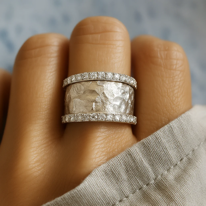 Bague en argent vintage ornée de zircons