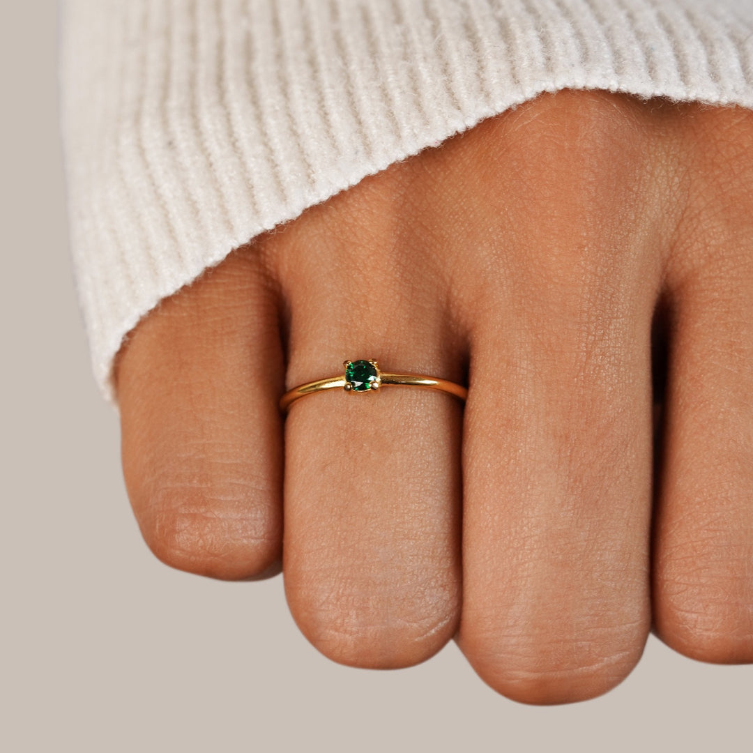 Bague en or élégante avec pierre de naissance personnalisée pour une touche unique