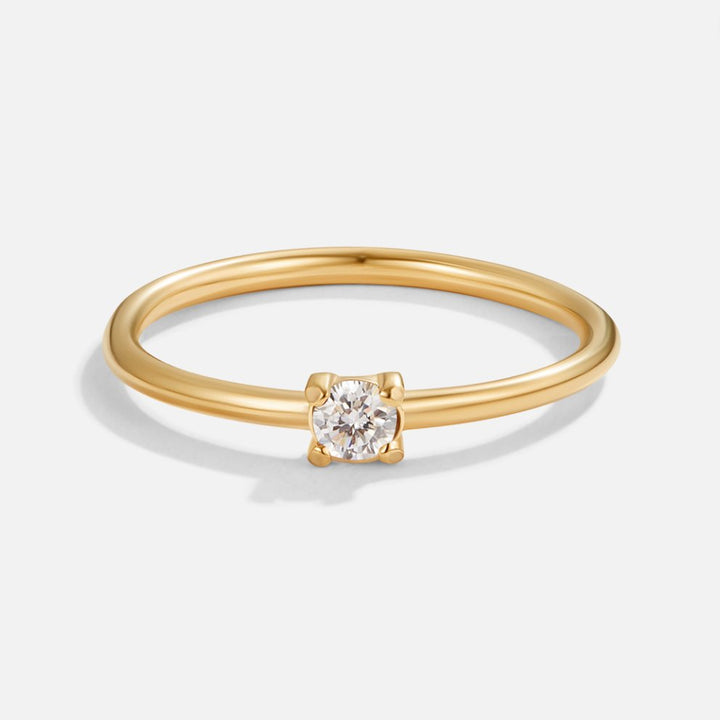 Bague en or élégante avec pierre de naissance personnalisée pour une touche unique