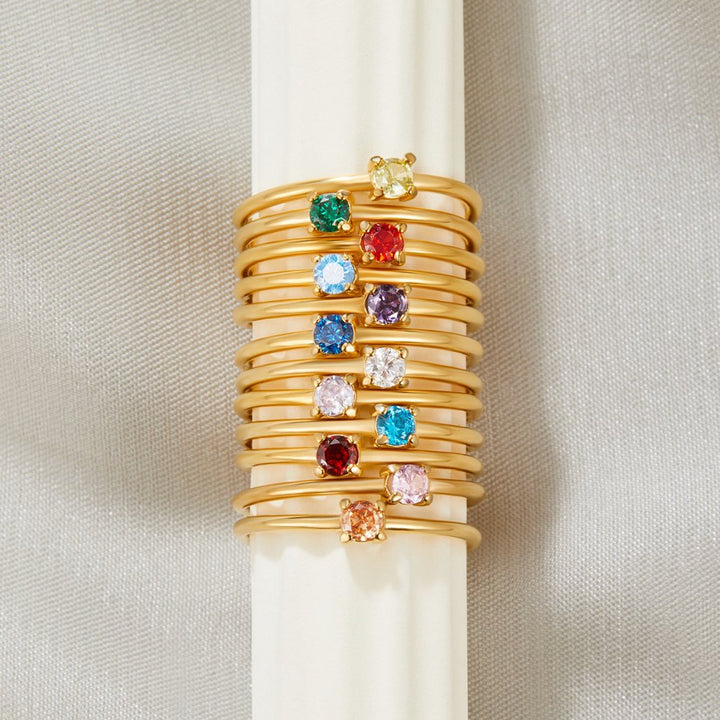 Bague en or élégante avec pierre de naissance personnalisée pour une touche unique