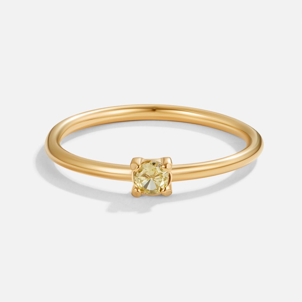 Bague en or élégante avec pierre de naissance personnalisée pour une touche unique