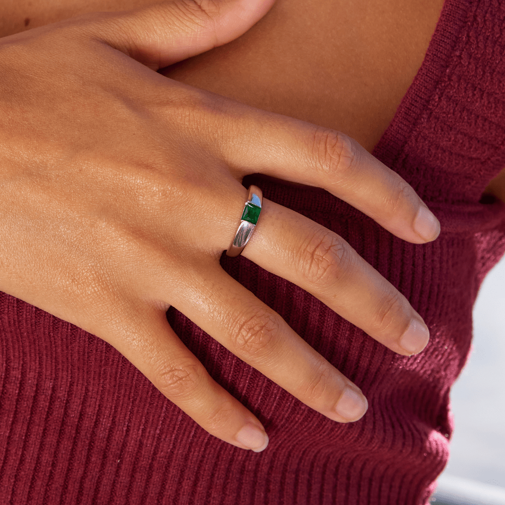 Bague Flamme en Argent Émeraude Éblouissante