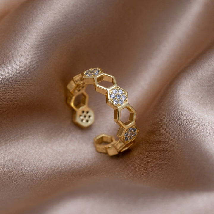 Bague en cristal d'or élégante et brillante