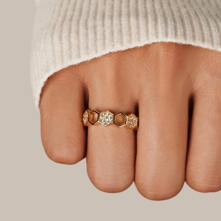 Bague en cristal d'or élégante et brillante