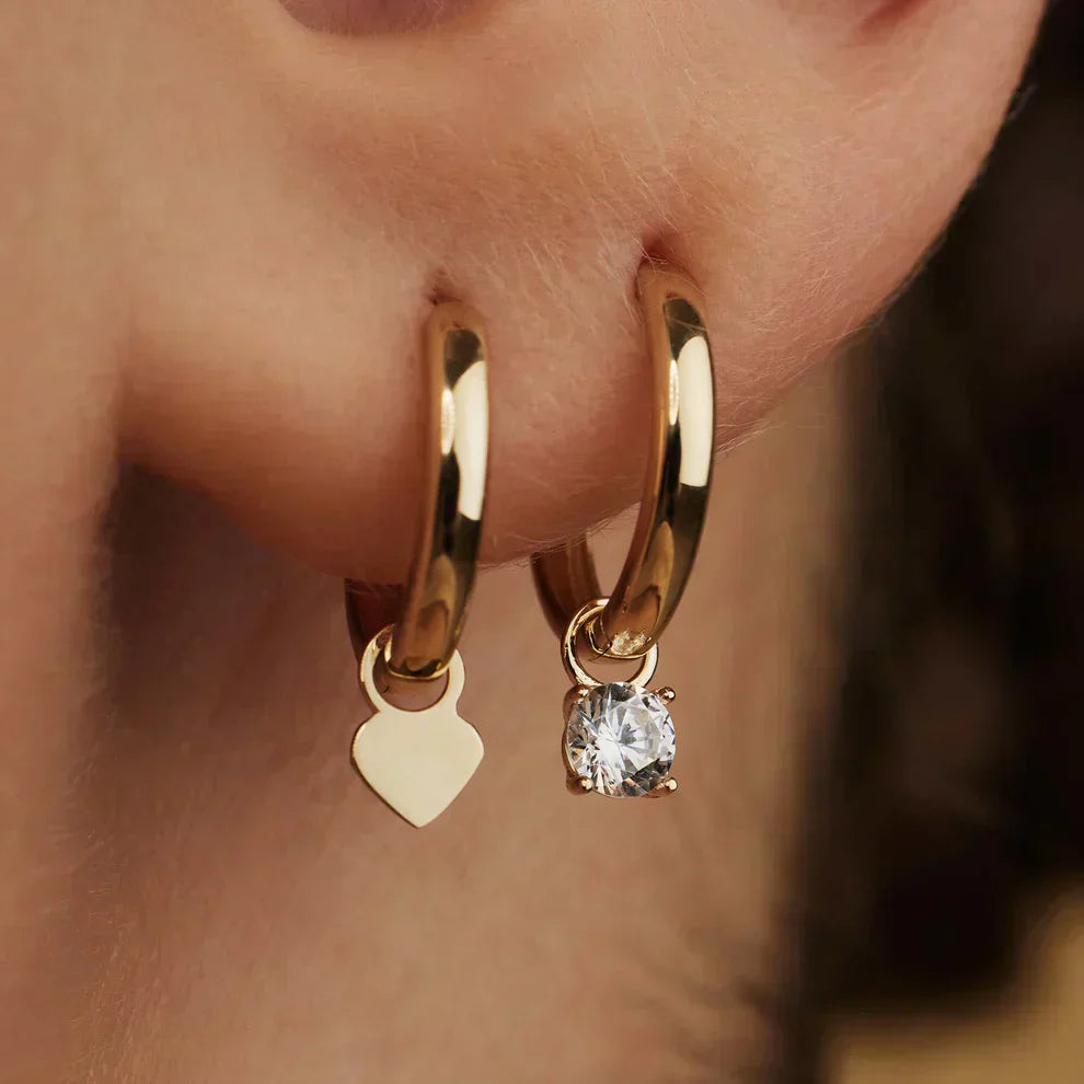 Boucles d'oreilles créoles élégantes avec pierres Larmes de Lune pour un look sophistiqué