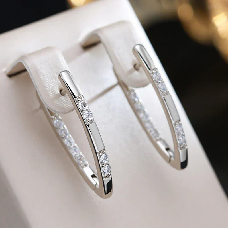 Boucles d'oreilles audacieuses et élégantes avec zirconium