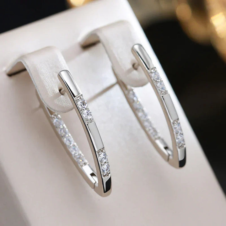 Boucles d'oreilles audacieuses et élégantes avec zirconium