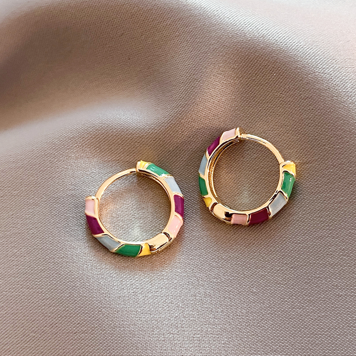 Boucles d'oreilles élégantes en or pour cheveux avec émail