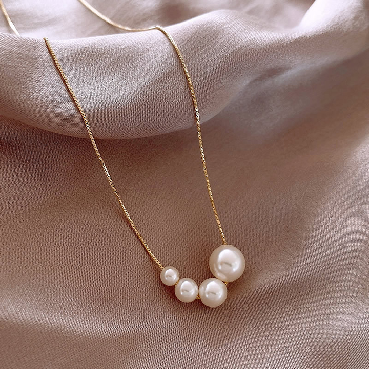 Collier Élégant en Or avec Perles d'Eau Douce pour un Style Raffiné