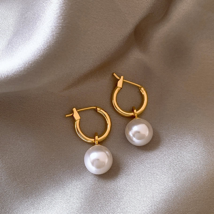 Boucles d'oreilles sophistiquées avec perles dorées pour une élégance inégalée