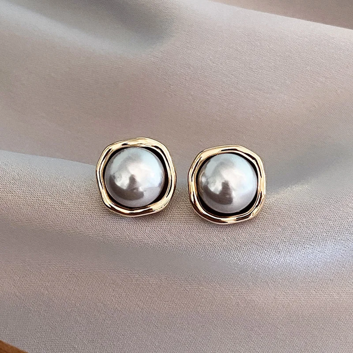 Boucles d'oreilles sophistiquées ornées d'une perle noire raffinée