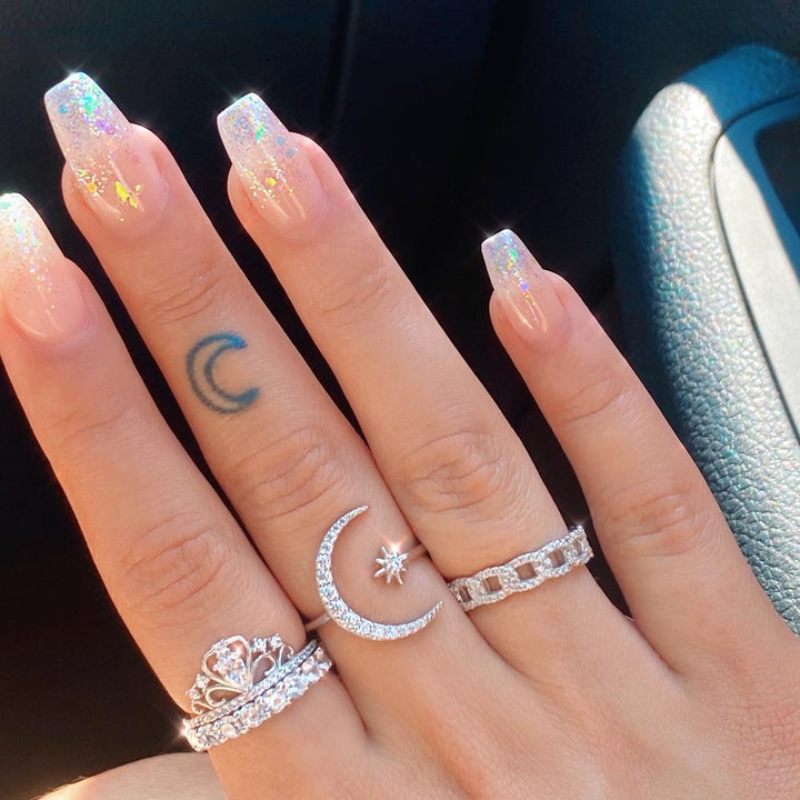 Bague en argent avec design lunaire et étoilé élégant