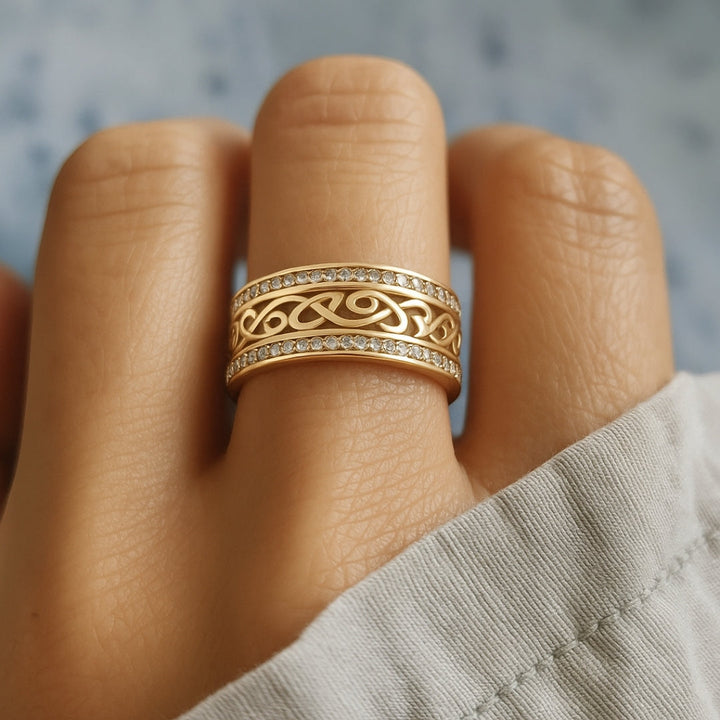 Bague en or creux lumineuse élégante pour un look spectaculaire