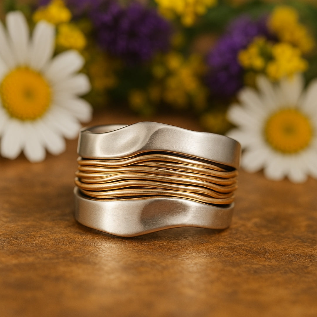 Bague élégante avec de délicates filaments argent-or pour un style exceptionnel