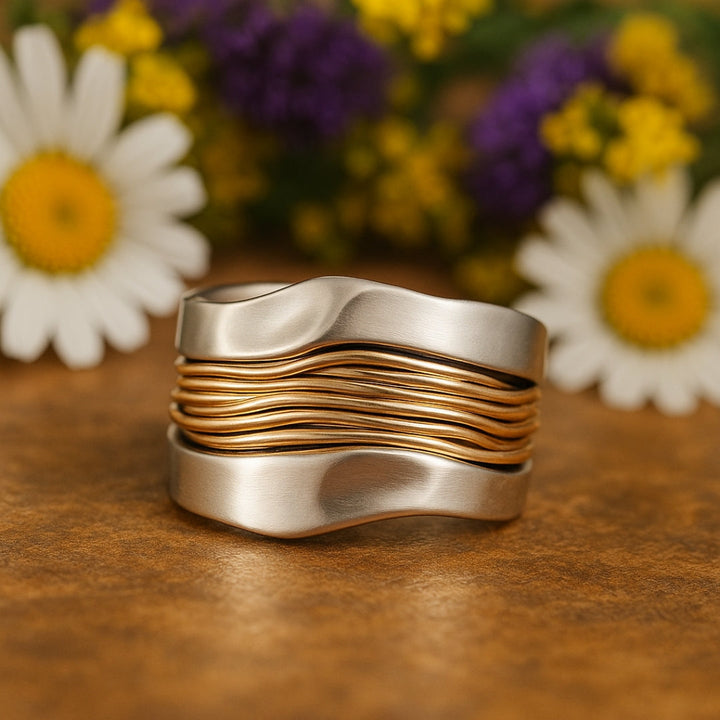 Bague élégante avec de délicates filaments argent-or pour un style exceptionnel