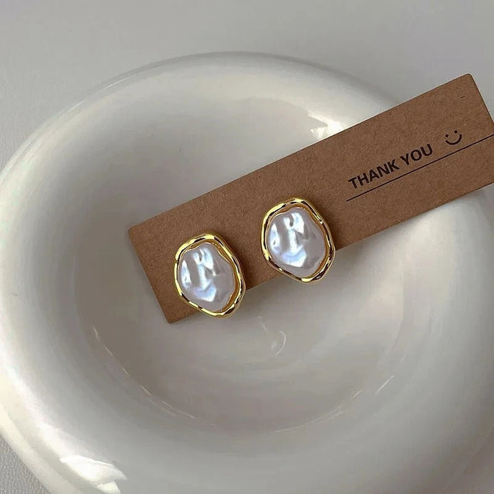 Boucles d'oreilles avec des perles élégantes de Carmen
