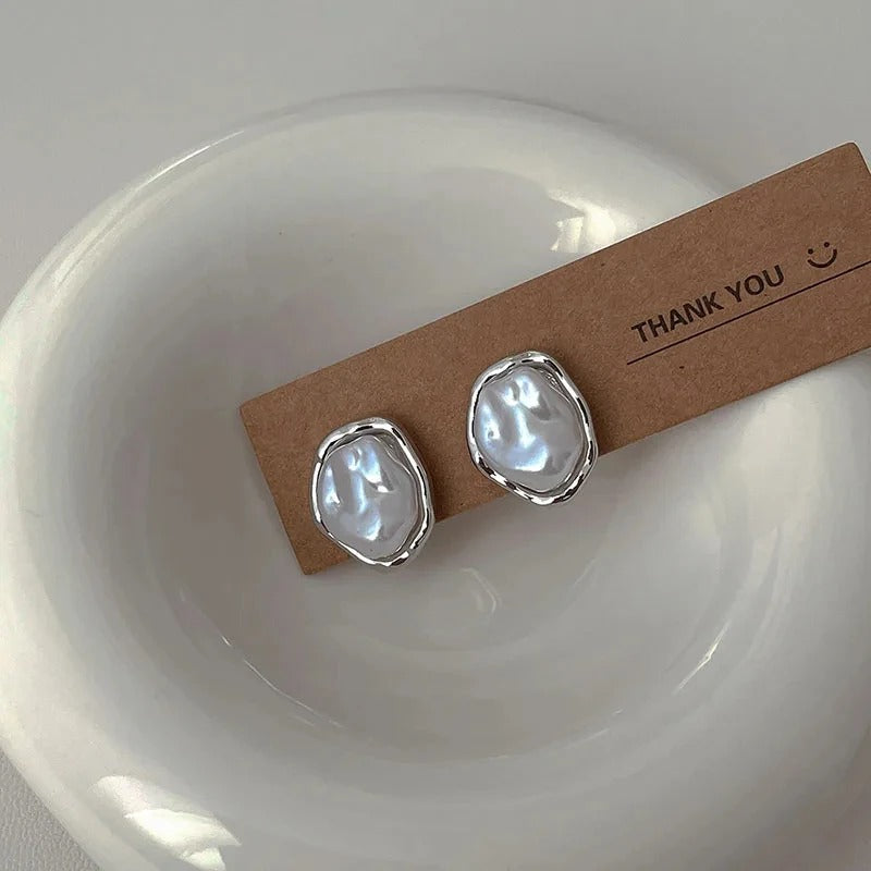 Boucles d'oreilles avec des perles élégantes de Carmen