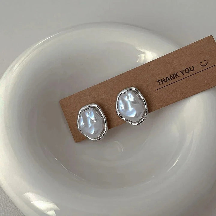 Boucles d'oreilles avec des perles élégantes de Carmen