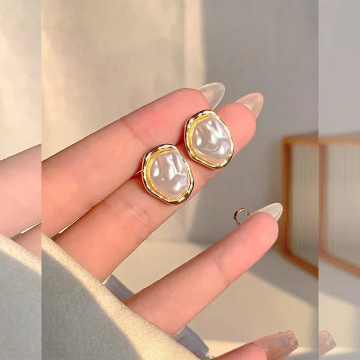 Boucles d'oreilles avec des perles élégantes de Carmen