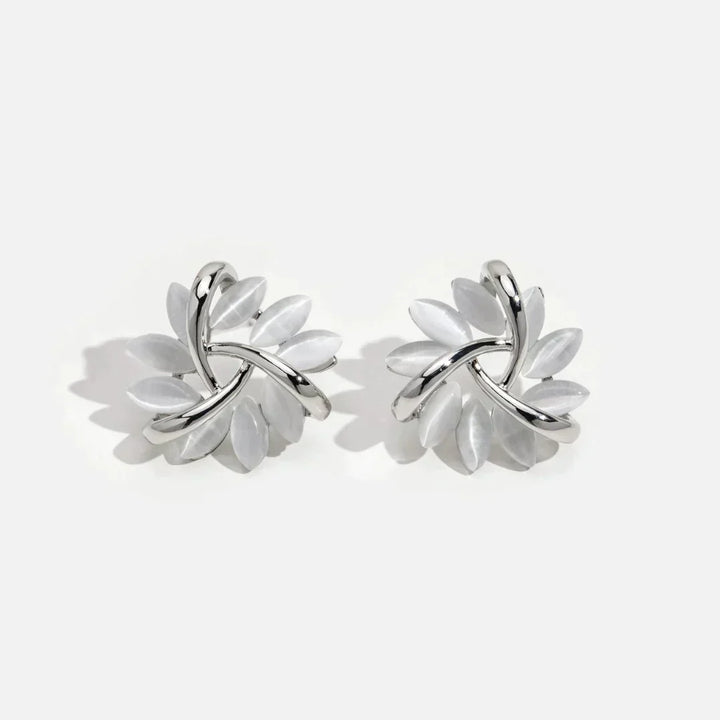 Boucles d'oreilles en cercle élégantes avec des pétales d'opale dorés