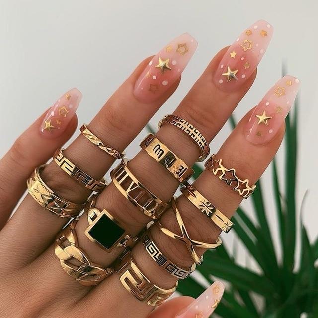 Ensemble exclusif de 8 à 12 bagues uniques pour un look élégant