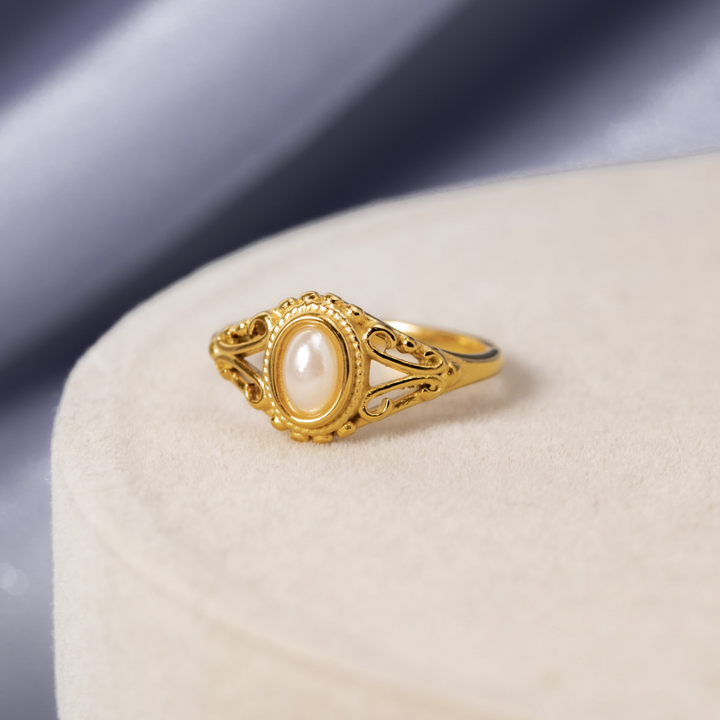 Bague Royale Vintage en Perles Élégantes