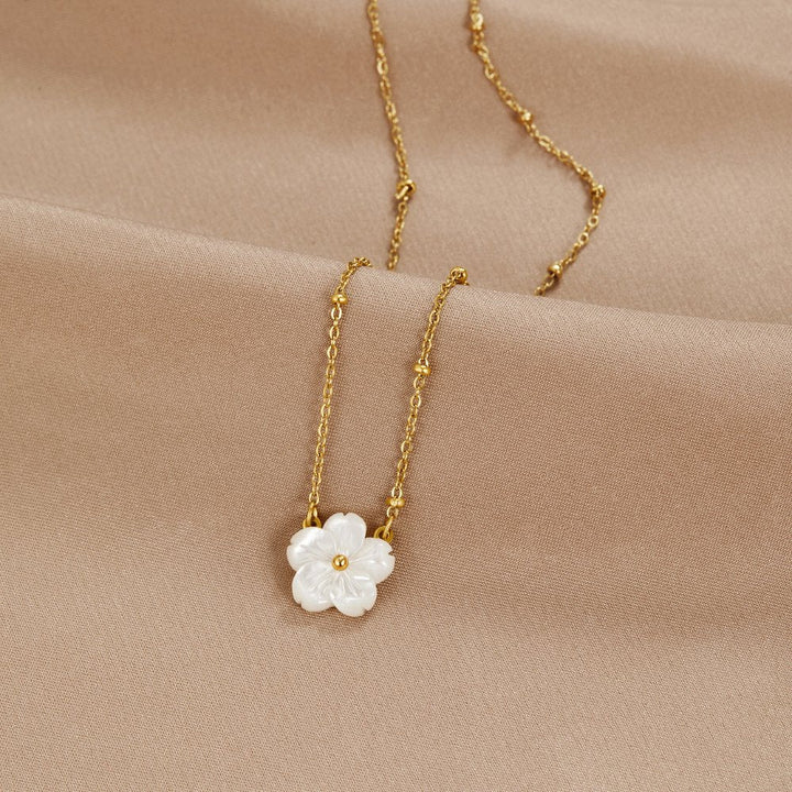 Collier de pétales de grandeur